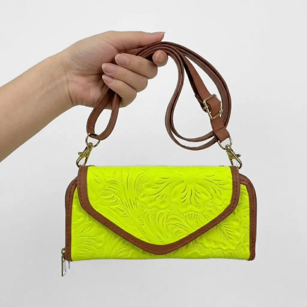 [C03KAPFAMN] CARTERA KARO PIEL (FLORES AMARILLO NEON)
