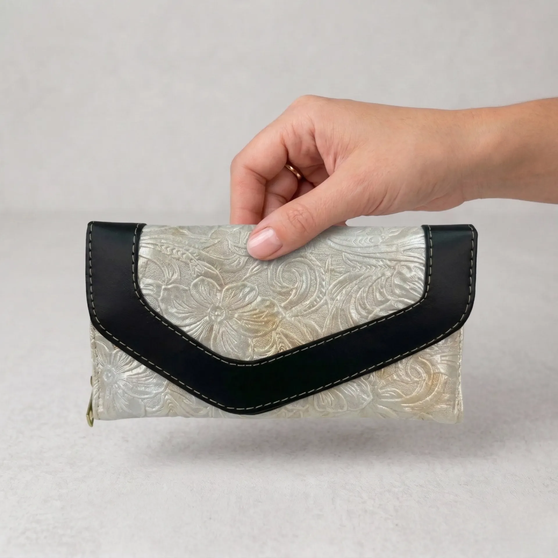 CARTERA GINA PIEL 