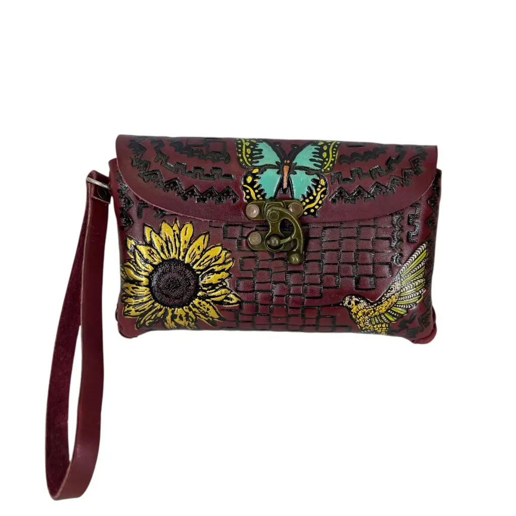 [M1VC2MCG] MUÑEQUERA VAQUETA CINCELADA  (FLOR2 MARIPOSA COLIBRI GUINDA)